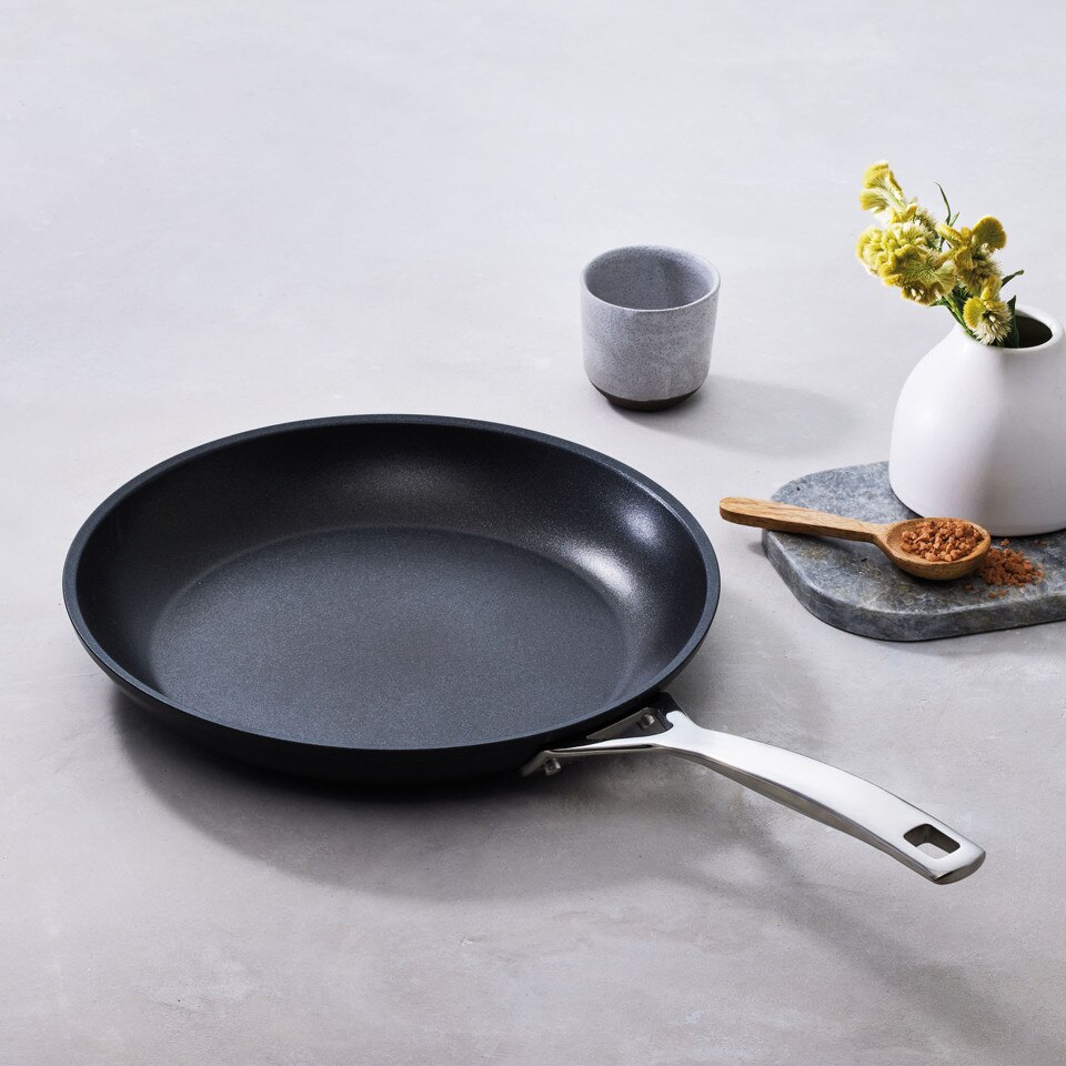 Le Creuset Toughened Non-Stick Shallow Frying Pan