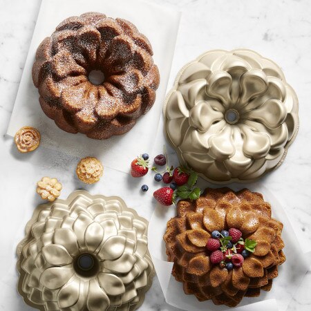 bundt cake mold