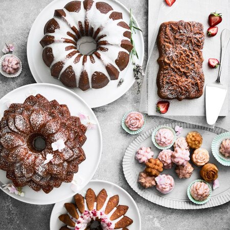 Nordic Ware Non-Stick Cast Aluminium Blossom BundtÂ® Cake Pan