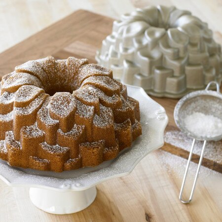 Nordic Ware Non-Stick Cast Aluminium Blossom BundtÂ® Cake Pan