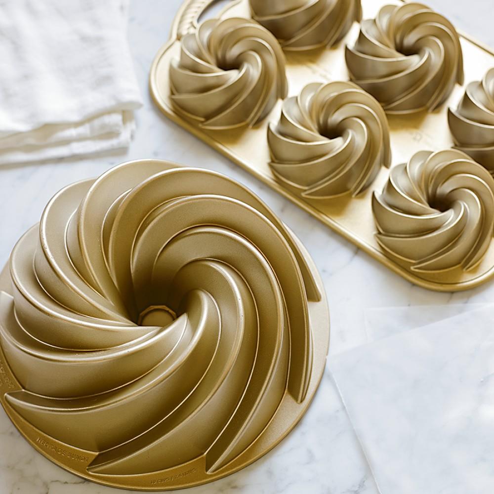 bundt cake mold