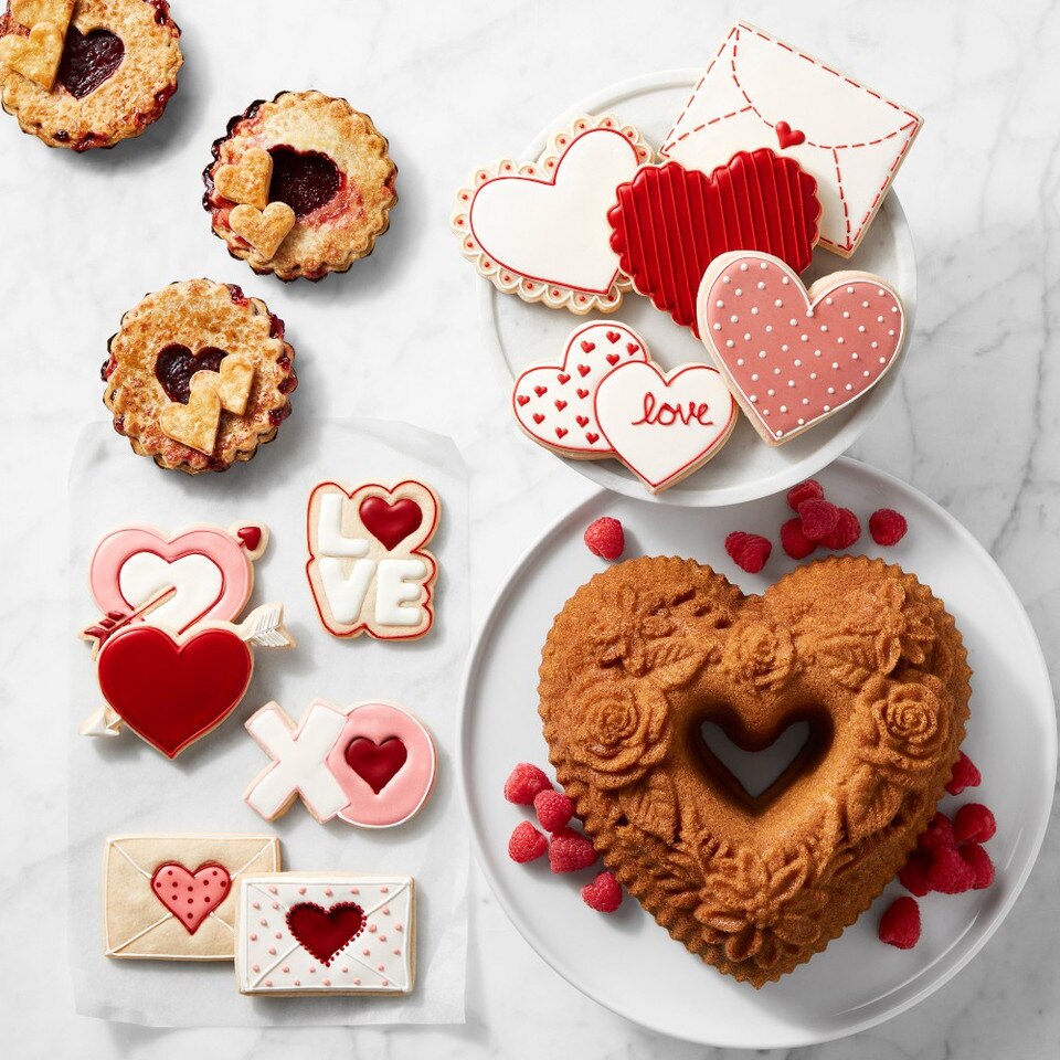 Nordic Ware Non-Stick Cast Aluminium Floral Heart Bundt® Pan