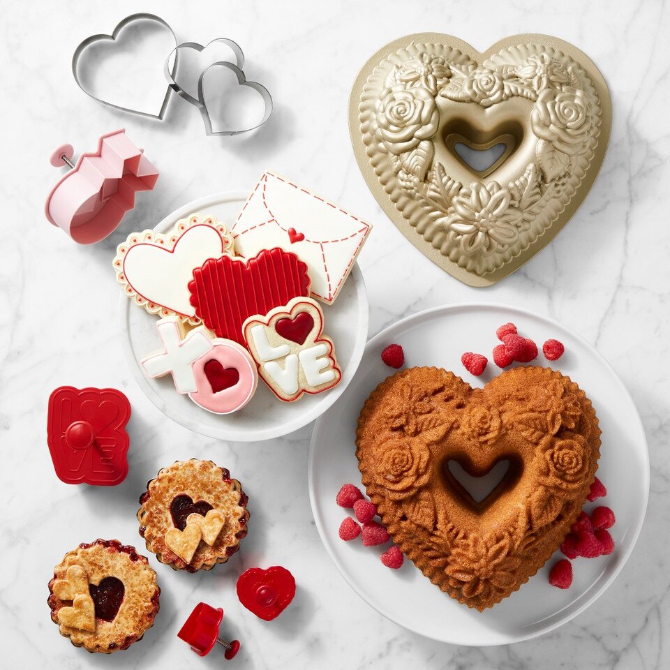 Nordic Ware Non-Stick Cast Aluminium Floral Heart Bundt® Pan