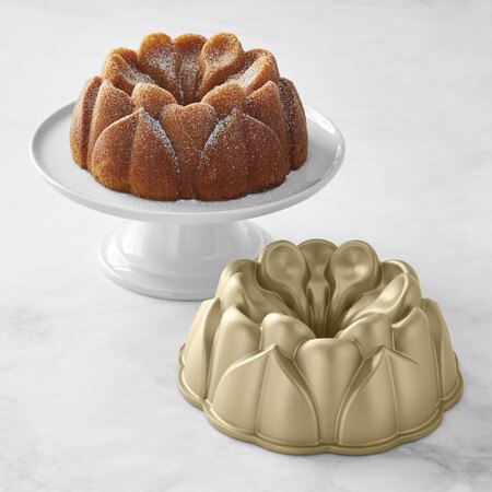 bundt cake mold