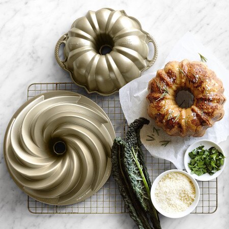 bundt cake mold