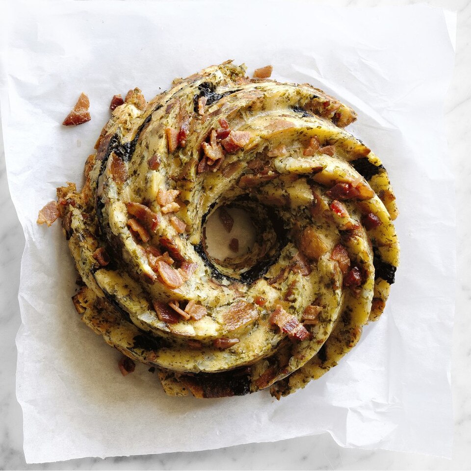 Nordic Ware Swirl Bundt Pan, 10 Cup
