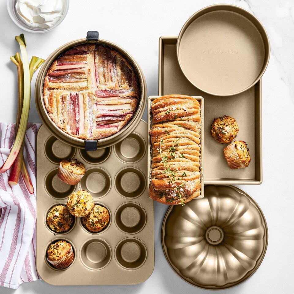 Williams Sonoma Goldtouch® Pro Non-Stick Round Cake Pan
